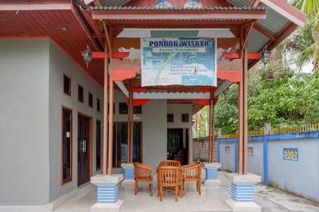Terrace/patio. RedDoorz @ Wangi Wangi Island Wakatobi