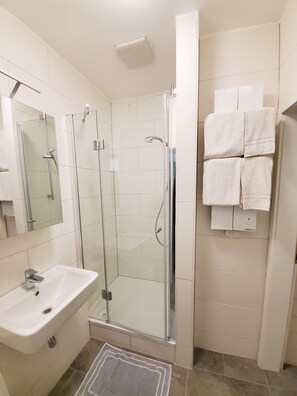 Double Room | Bathroom