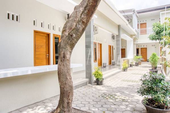 Courtyard - KoolKost Syariah near Pascasarjana UGM (Depok)