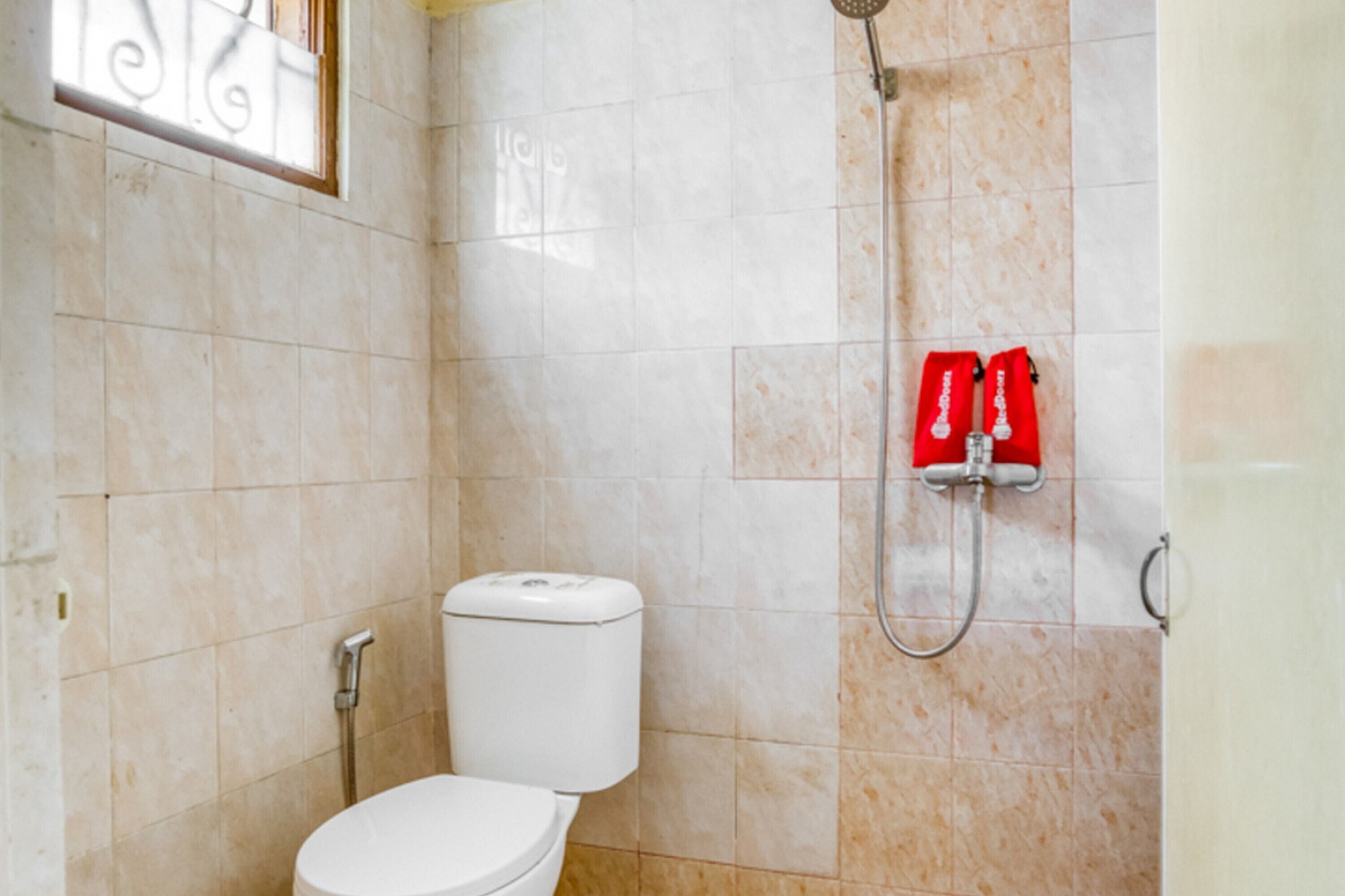 Foto - RedDoorz Plus near RSUD Dr. Pirngadi Medan 2