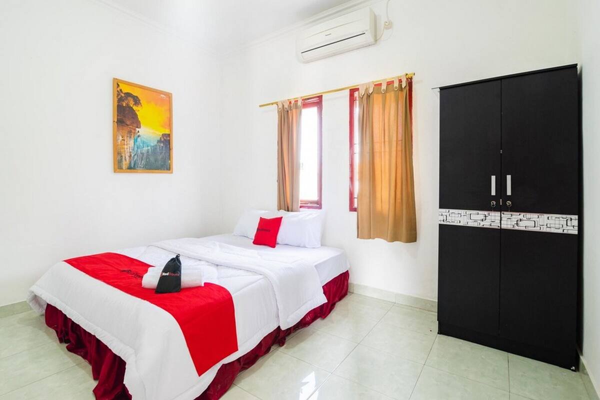 Double Room (RedDoorz) | Free WiFi