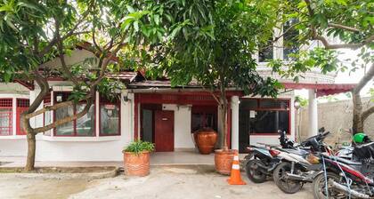 RedDoorz near Universitas Pamulang
