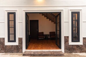 Property entrance - RedDoorz @ Binjai (Medan)