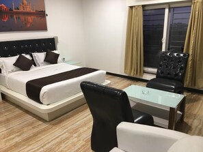 Caja de seguridad en la habitación y decoración personalizada