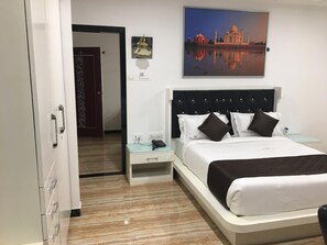 In-room safe, individually decorated, individually furnished - Hotel Bidar Gateway (Bidar)
