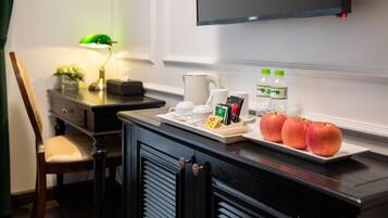 Kahden hengen deluxe-huone (No View) | Oleskelualue | Taulutelevisio