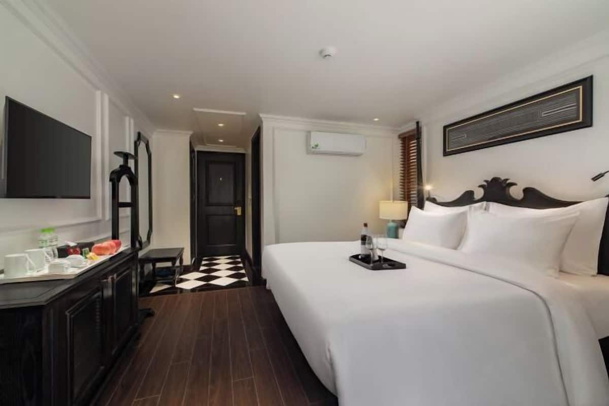 Hypo-allergenic bedding, pillow-top beds, minibar, in-room safe