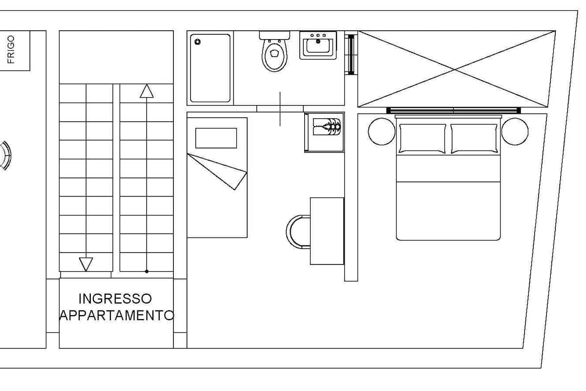 Estudio superior | Caja de seguridad en la habitación y escritorio