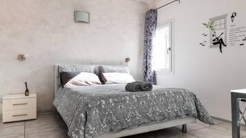 1 habitación, wifi y ropa de cama