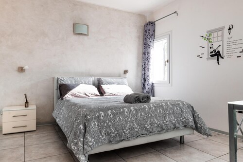 Superior Triple Room with Garden View   Grey room