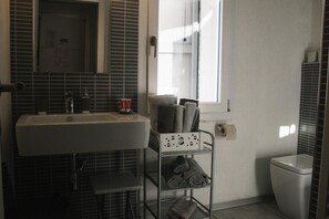 Hair dryer, towels - Superior Triple Room with Garden View   Grey room (Ferrara)