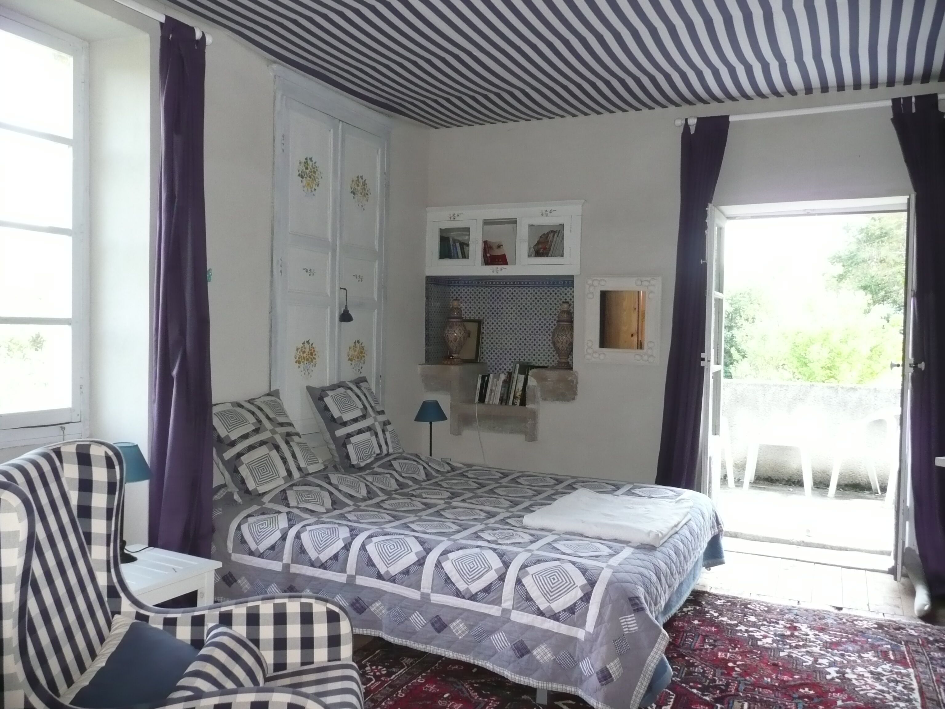 2 chambres, bureau, fer et planche à repasser, draps fournis