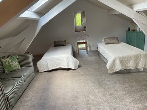 2 bedrooms, desk, iron/ironing board, bed sheets