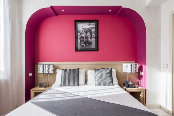 Kahden hengen design-huone | Italialaiset Frette-lakanat, ylelliset vuodevaatteet, minibaari