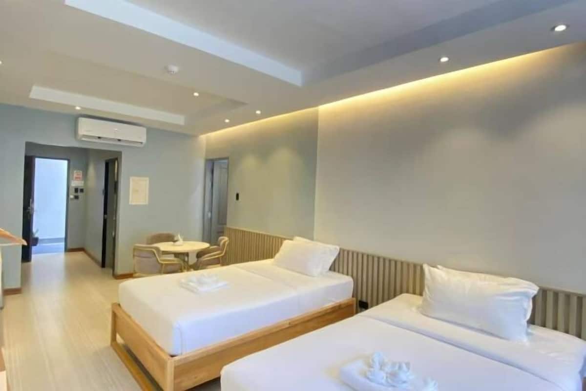In-room safe, free WiFi, bed sheets
