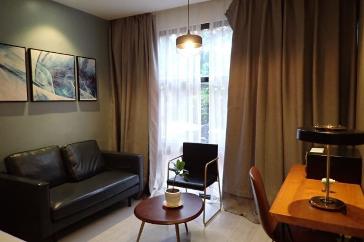 Living area | Flat-screen TV
