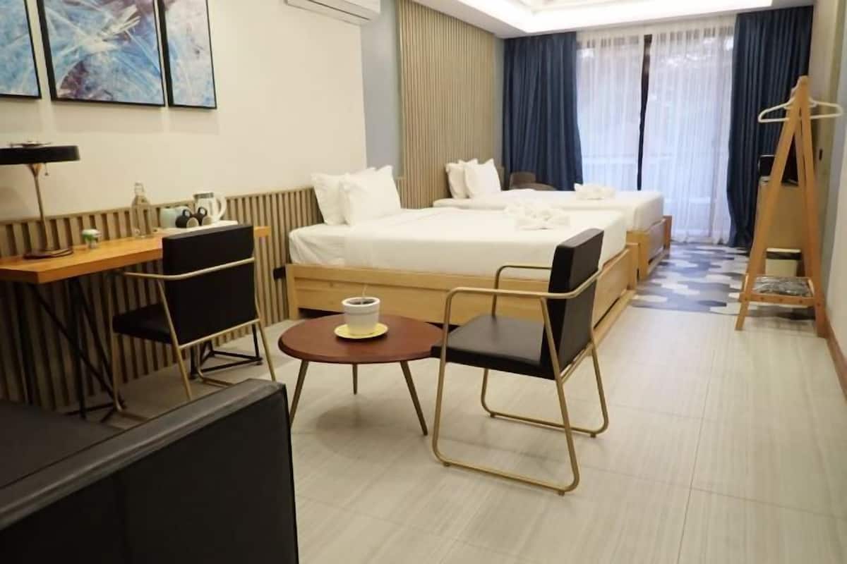 In-room safe, free WiFi, bed sheets