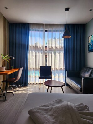 Kahden hengen deluxe-huone, 1 suuri parisänky, tupakointi kielletty | Tallelokero huoneessa, ilmainen Wi-Fi, vuodevaatteet