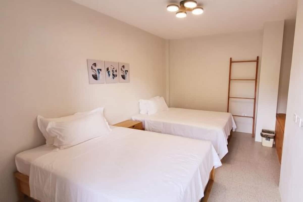 In-room safe, free WiFi, bed sheets