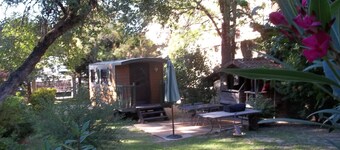 THE ROULOTTE A ZANOU >>