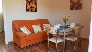 Familierom (Garachico) | Oppholdsområde | En 40-tommers Flatskjerm-TV med Parabol-TV samt TV