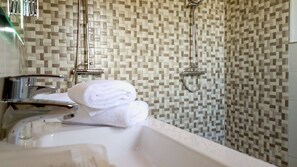 Deluxe Double Room (El Teide) | Premium bedding, down comforters, pillowtop beds, bed sheets - Finca El Pastel (Tacoronte)