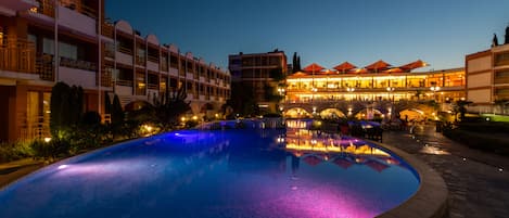 Seasonal outdoor pool, open 9:00 AM to 6:00 PM, pool umbrellas