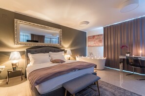 Deluxe Double Room with Bath | Egyptian cotton sheets, premium bedding, memory-foam beds, minibar - Plitvice Falls Cottage (Plitvicka Jezera)
