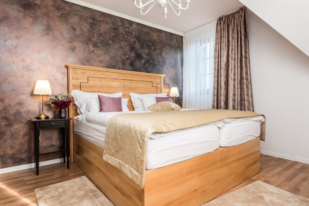 Deluxe King Room | 이집트산 면 시트, 고급 침구, 오리/거위털 이불, 메모리폼 침대