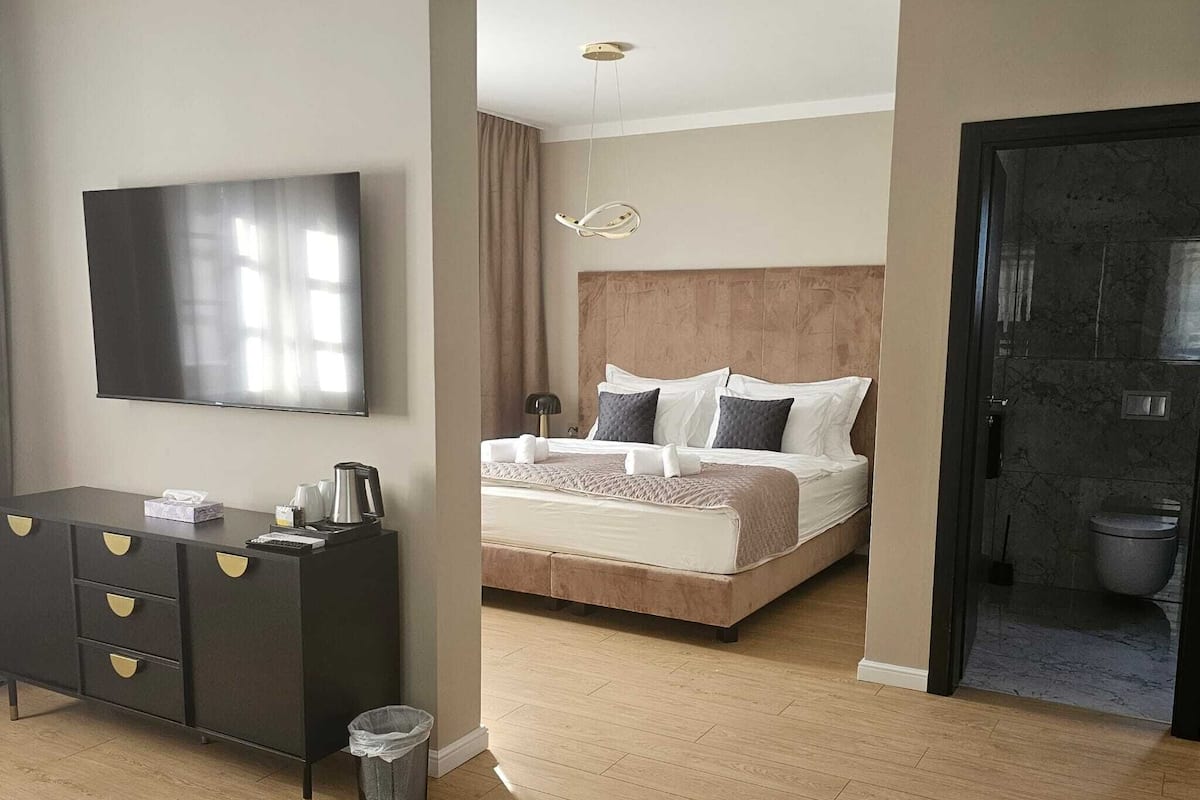 Egyptian cotton sheets, premium bedding, memory-foam beds, minibar