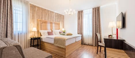 Deluxe Triple Room | Egyptian cotton sheets, premium bedding, memory-foam beds, minibar