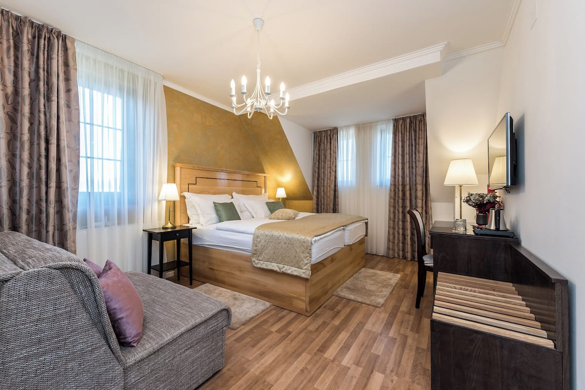 Egyptian cotton sheets, premium bedding, memory-foam beds, minibar