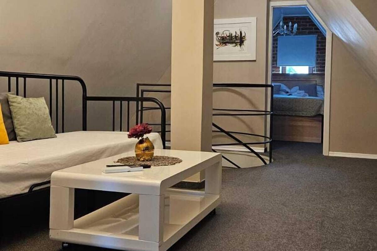 Two-Bedroom Suite in attic | 이집트산 면 시트, 고급 침구, 오리/거위털 이불, 메모리폼 침대
