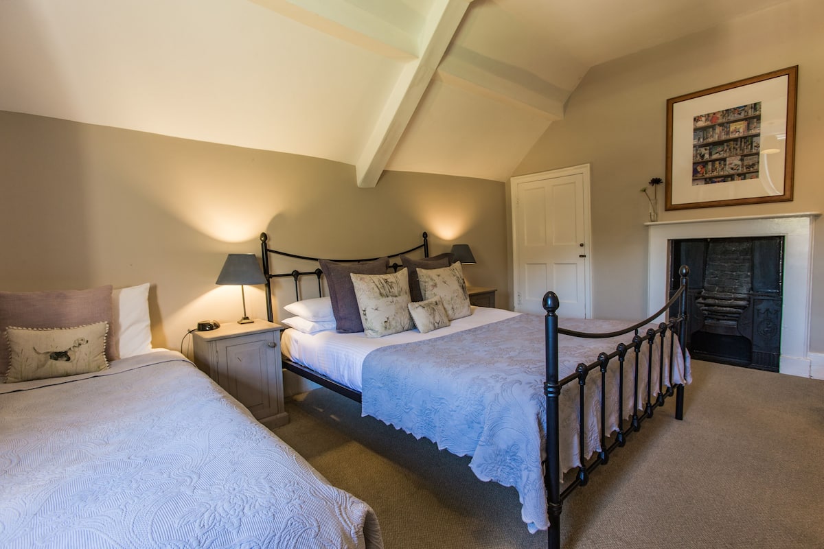 1 bedroom, individually decorated, individually furnished, bed sheets