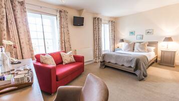 1 habitación, decoración personalizada y muebles diferentes