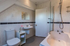 Family Suite | Bathroom | Free toiletries, hair dryer, towels - Bodkin House (Badminton)