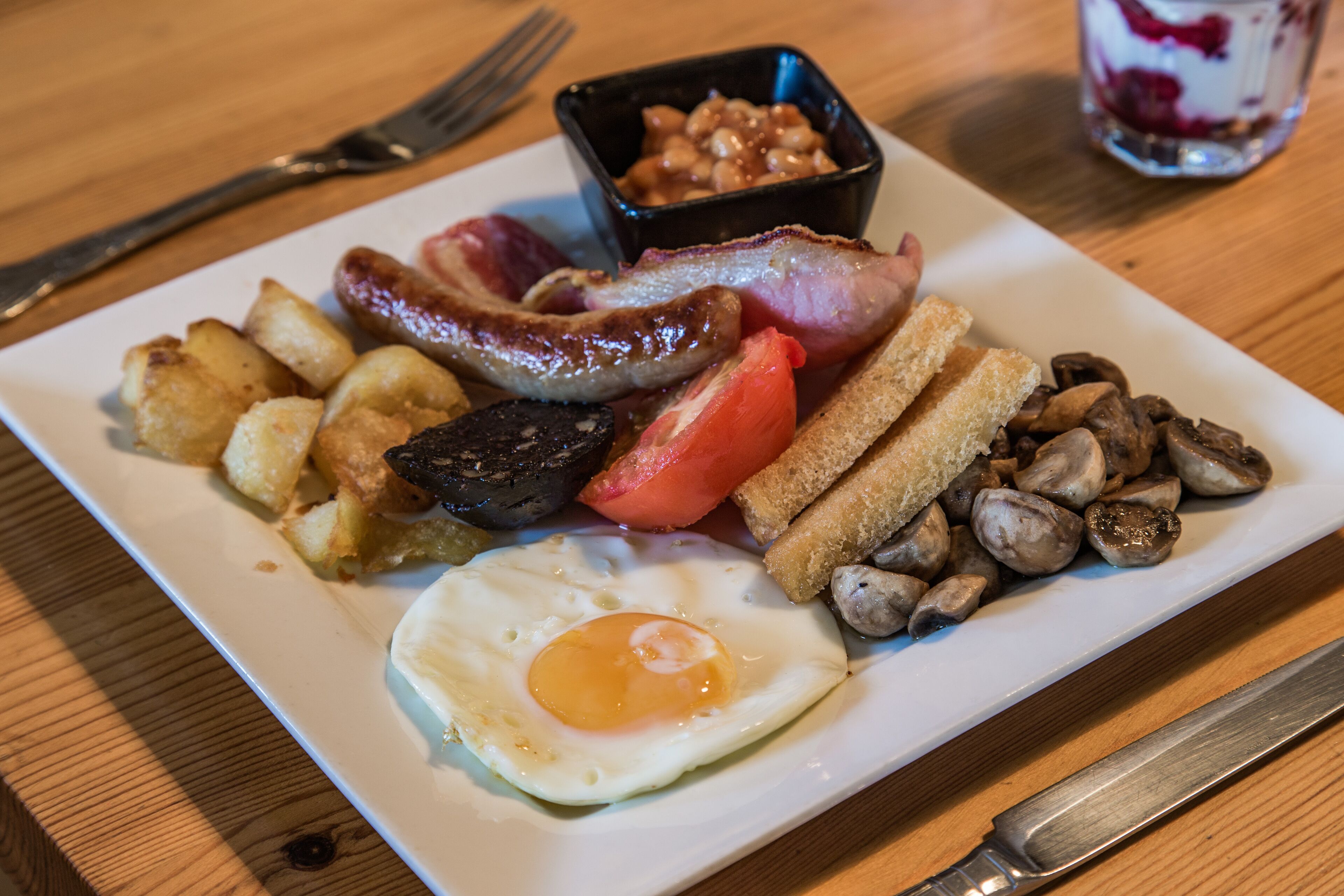 Breakfast, lunch, dinner served; British cuisine 