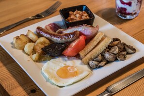 Breakfast, lunch, dinner served; British cuisine - Bodkin House (Badminton)