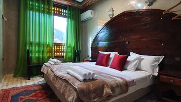 2 makuuhuonetta, tallelokero huoneessa, Wi-Fi