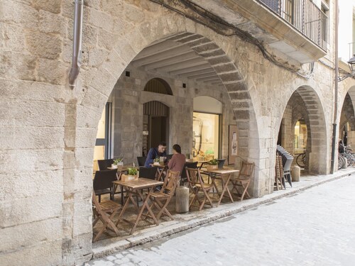 Cort Reial 1A - Holiday Apartment Rental in Girona | Bravissimo