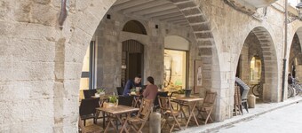 Cort Reial 1A - Holiday Apartment Rental in Girona | Bravissimo