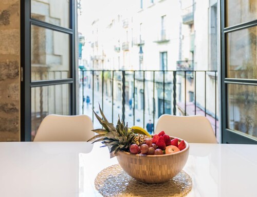 Cort Reial 1B - Holiday Apartment Rental in Girona | Bravissimo