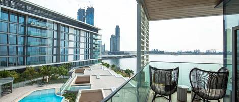 شقة فاخرة - غرفتا نوم | شرفة