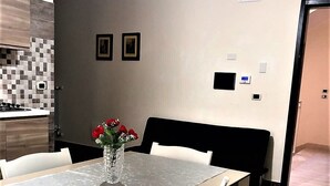 Luxe appartement, 2 slaapkamers | Geluiddichte muren, gratis wifi, beddengoed