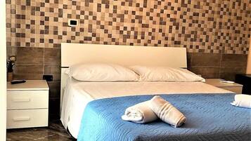 Luxury-Doppelzimmer | 2 Schlafzimmer, schallisolierte Zimmer, kostenloses WLAN, Bettwäsche