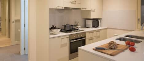 Køleskab, mikrobølgeovn, ovn, opvaskemaskine