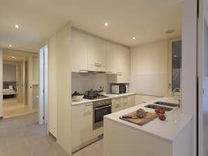 Réfrigérateur, micro-ondes, four, lave-vaisselle