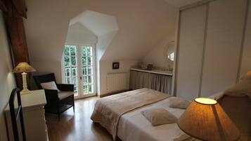 3 chambres, fer et planche à repasser, Wi-Fi gratuit, draps fournis