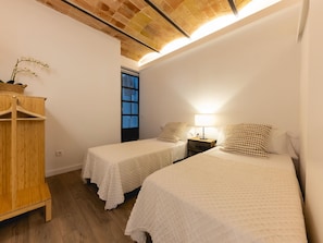 3 chambres, fer et planche à repasser, accès Internet, draps fournis