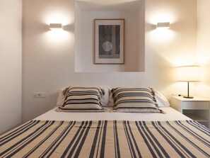 2 dormitorios, tabla de planchar con plancha, Internet y ropa de cama